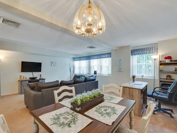 210 Washington St APT 3, Peabody, MA 01960