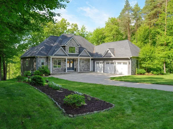 7026 Sanctuary Dr, Jackson, MI 49201