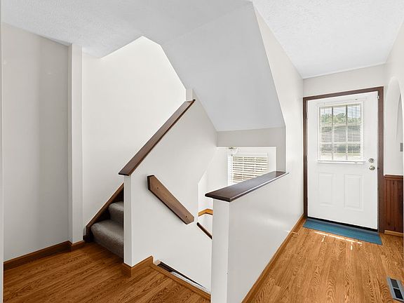 4th image of 1329 Lexington Dr