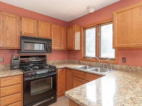 5th image of 34135 Vauxhill Dr