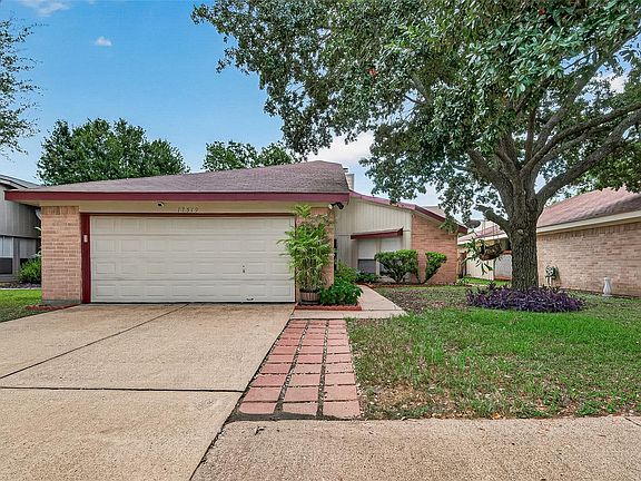 3rd image of 17519 Davenway Dr
