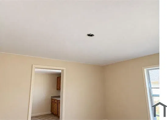 3 bed, 1961 sqft, $1,470 — Photo 1