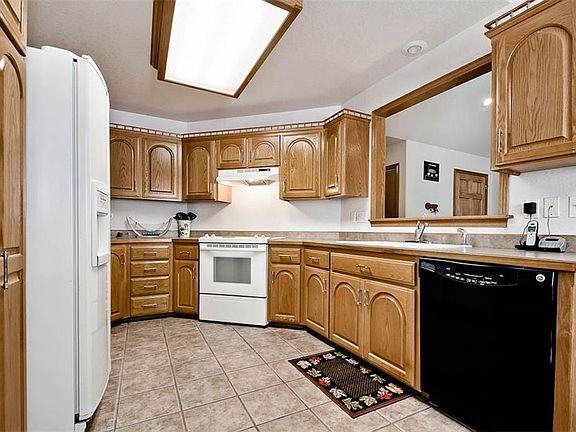 5th image of 2 Lockerbie Cir