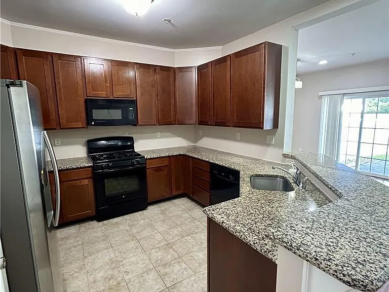 306 Milkweed Dr — Photo 7