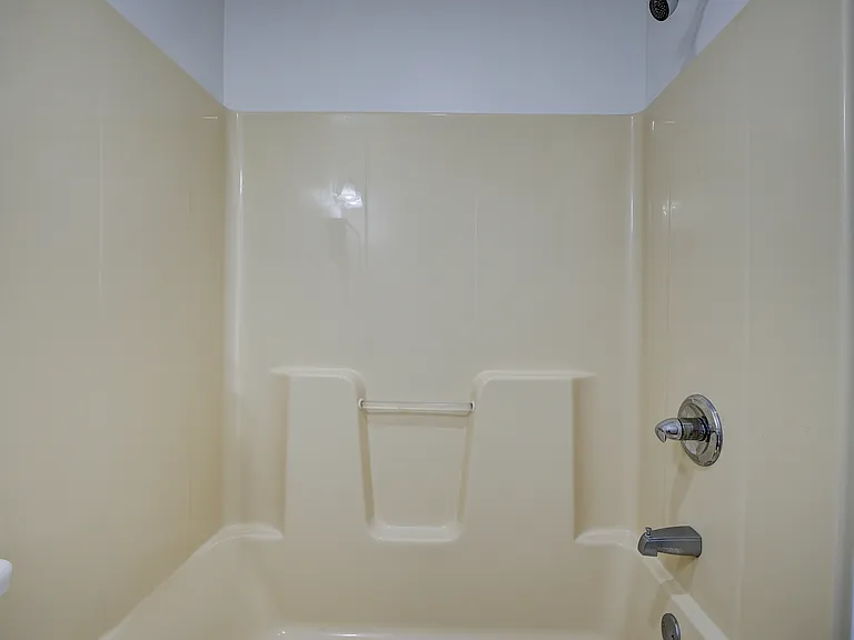 808 Carolina Dr — Photo 12
