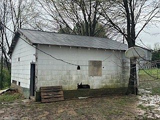 2nd image of 2144 Greensburg Rd