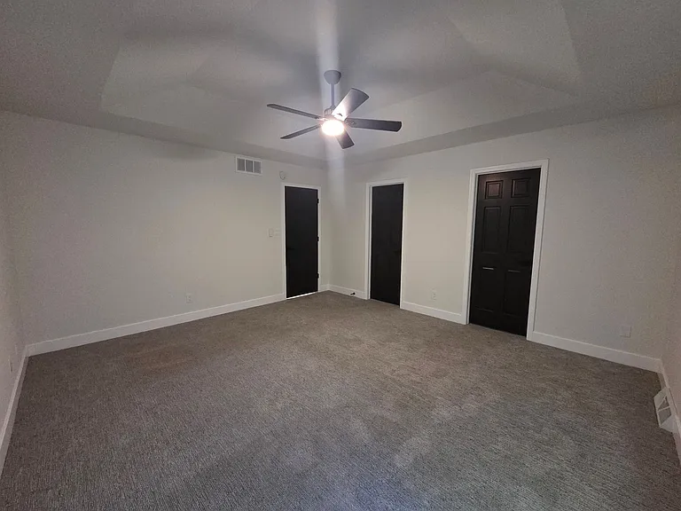 2301 Grant Ln — Photo 26