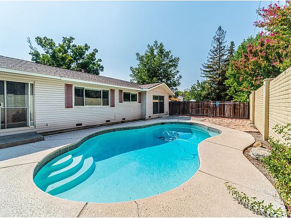 2nd image of 426 Chelan Dr
