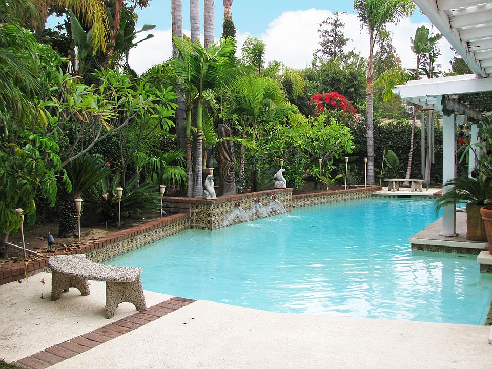 Relaxing pool & spa!