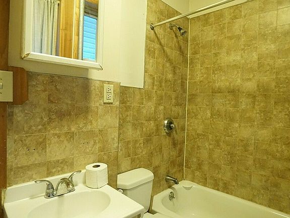 4th image of 140A Lexington Ave #3A