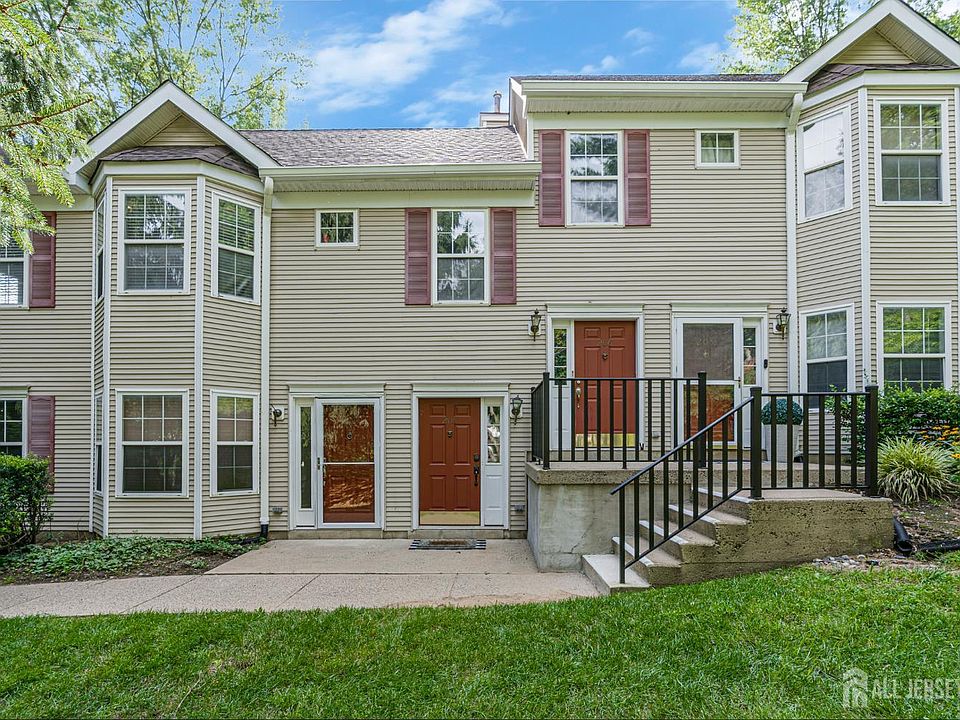 1st image of 208 Cypress Ln