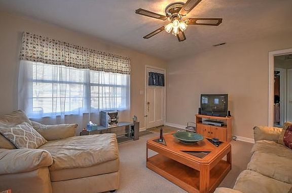 5th image of 1209 Garden Dr