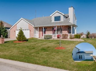 211 Ridge Ct, Ossian, IN 46777