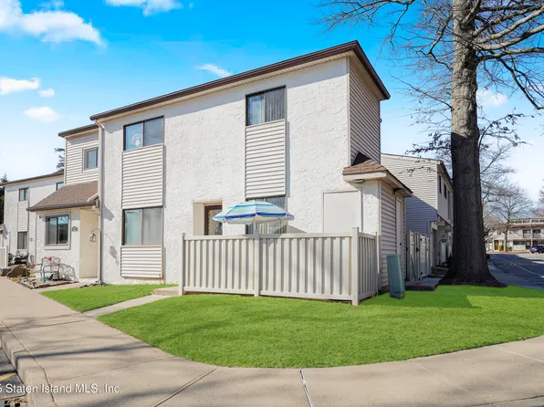 207 Winding Woods Loop #82, Staten Island, NY 10307
