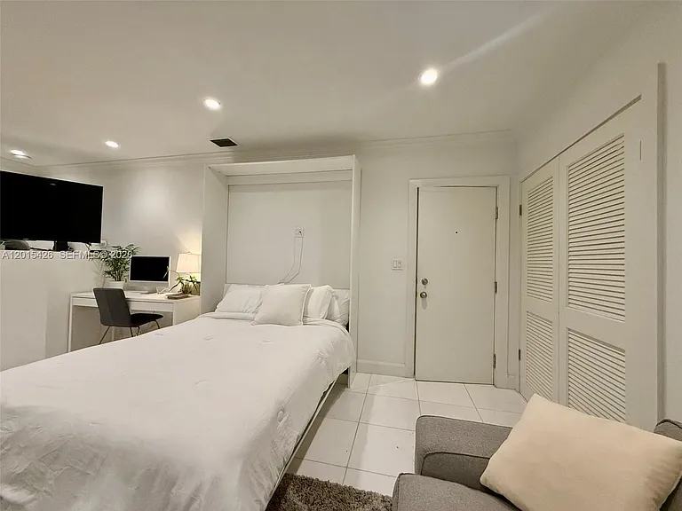 260 Euclid Ave #24 — Photo 7