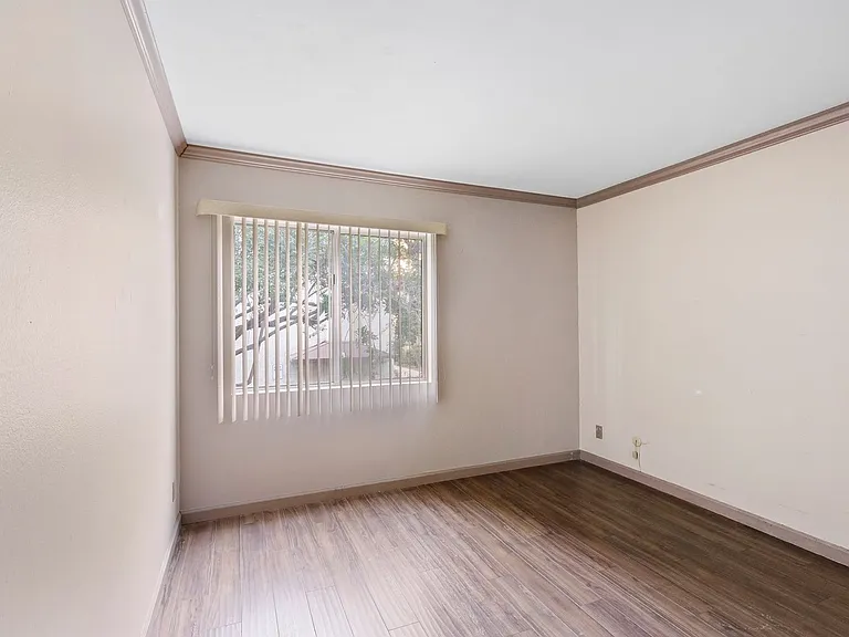 5460 White Oak Ave #F101 — Photo 16