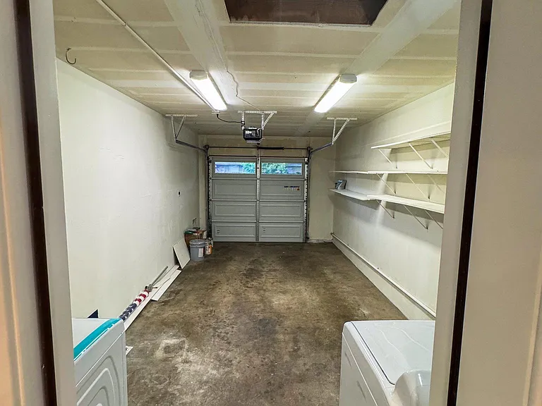 2604 Latham Dr — Photo 29