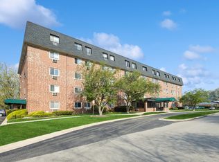 5011 Valley Ln APT 101, Streamwood, IL 60107