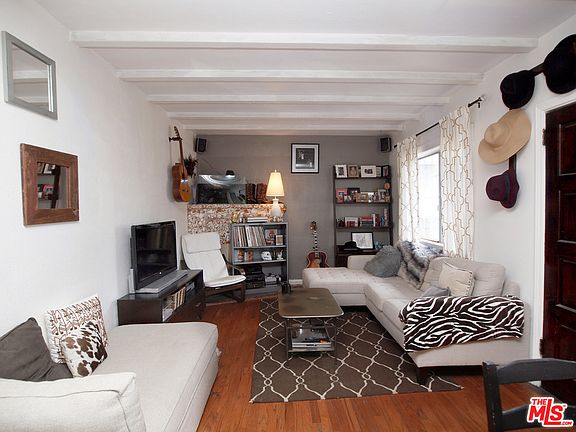 3rd image of 22626 Clarendon St
