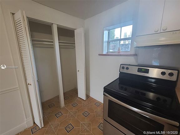 4th image of 1919 Thomas St Unit 4