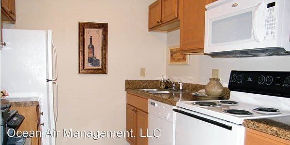 2nd image of 4560 Greenwood Dr