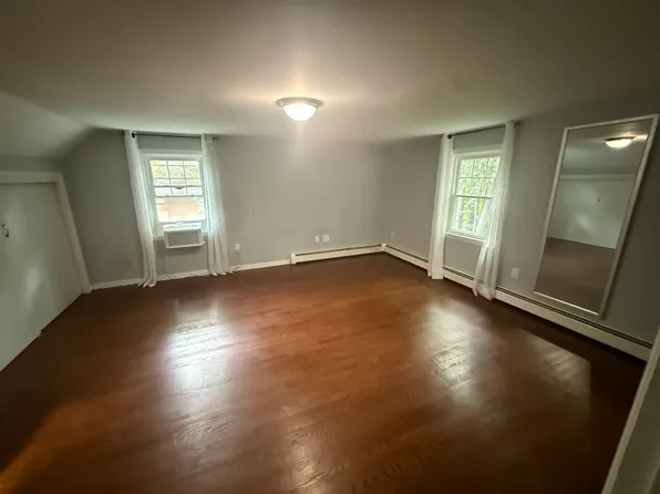 73 Posnegansett Ave, Warwick, RI 02888