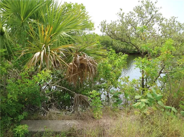3123 Christophers Watch Ln, Ruskin, FL 33570