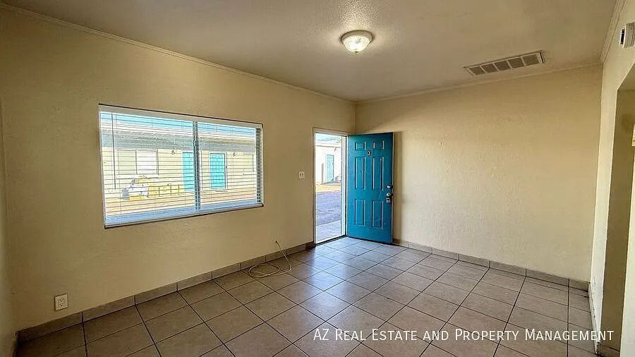 Building Photo - 1233 W Pierce St #3