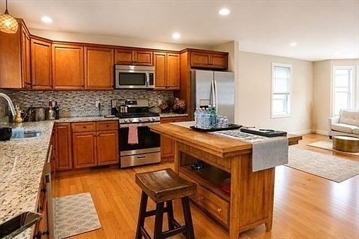 2nd image of 82 Franklin St #82