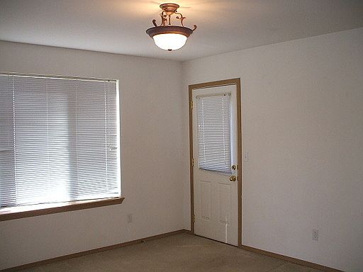 4th image of 8725 8th Pl NE