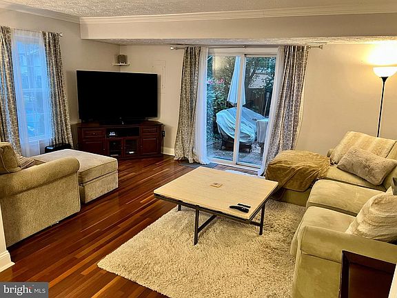 4th image of 5747 Independence Cir #5747