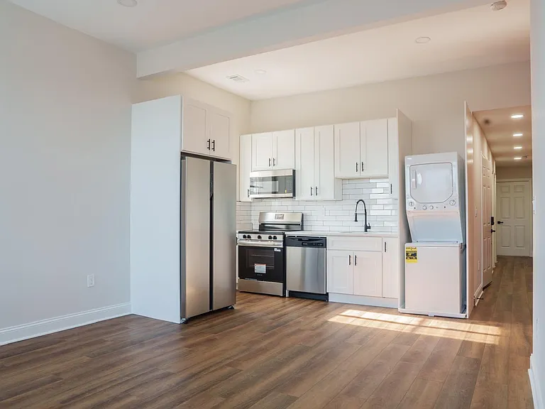 1042 Edmondson Ave — Photo 6