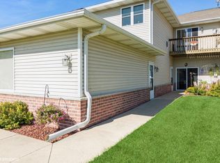 316 Brookside Dr UNIT 4, Mayville, WI 53050