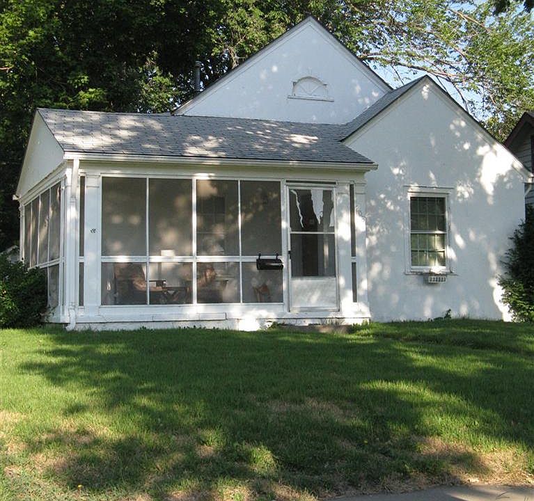 2nd image of 208 S Jefferson St