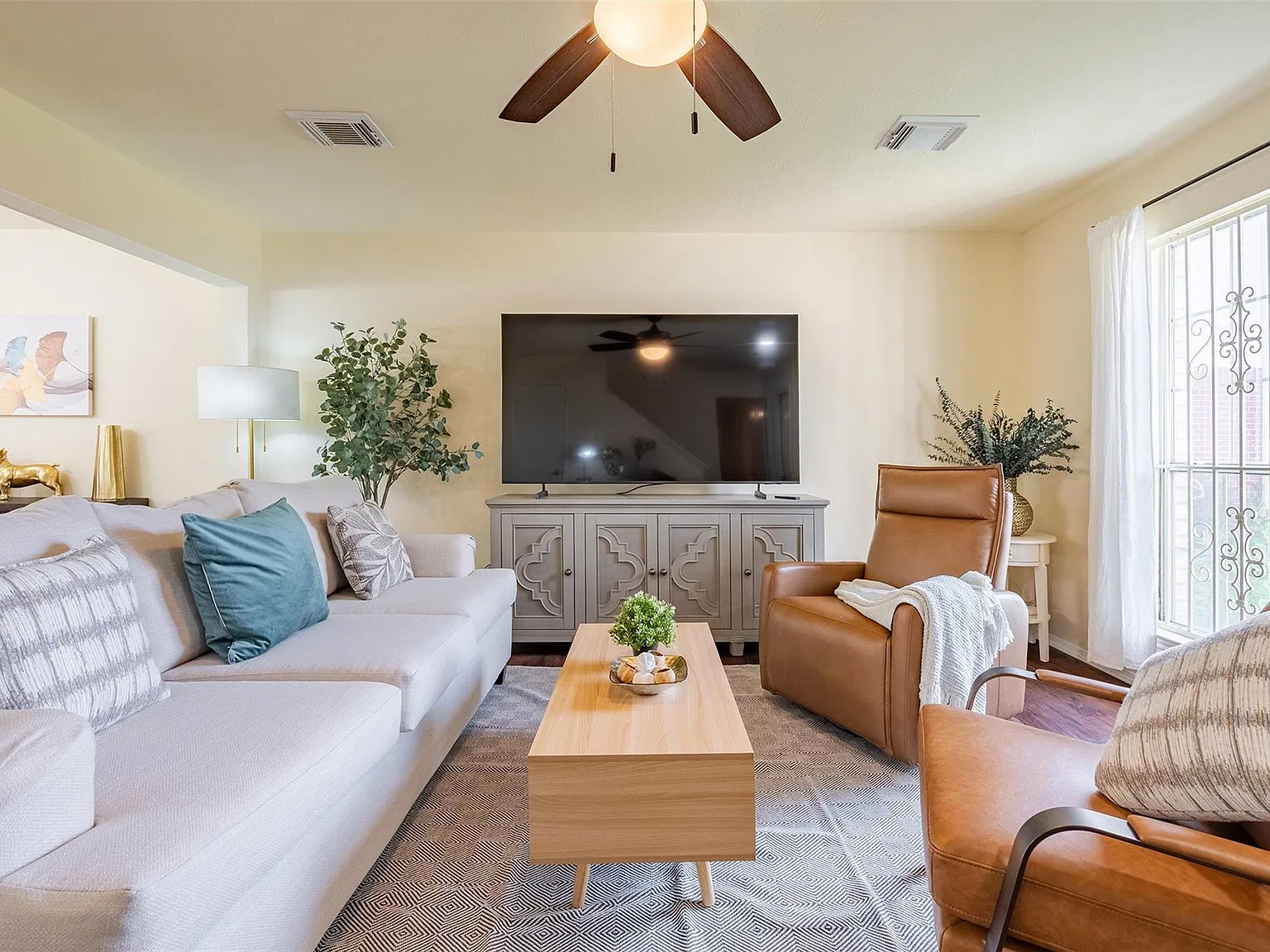 4 bed, 3.0 bath, $2,500 — Photo 4