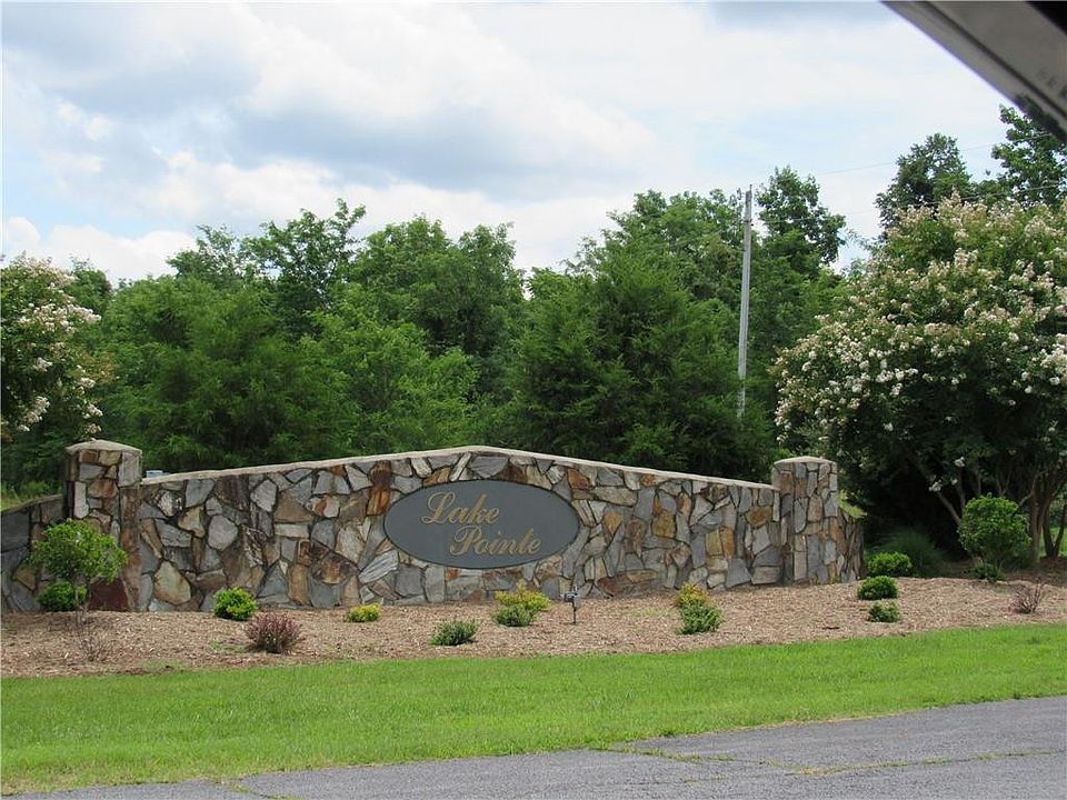 2nd image of 3 Lake Pointe Dr