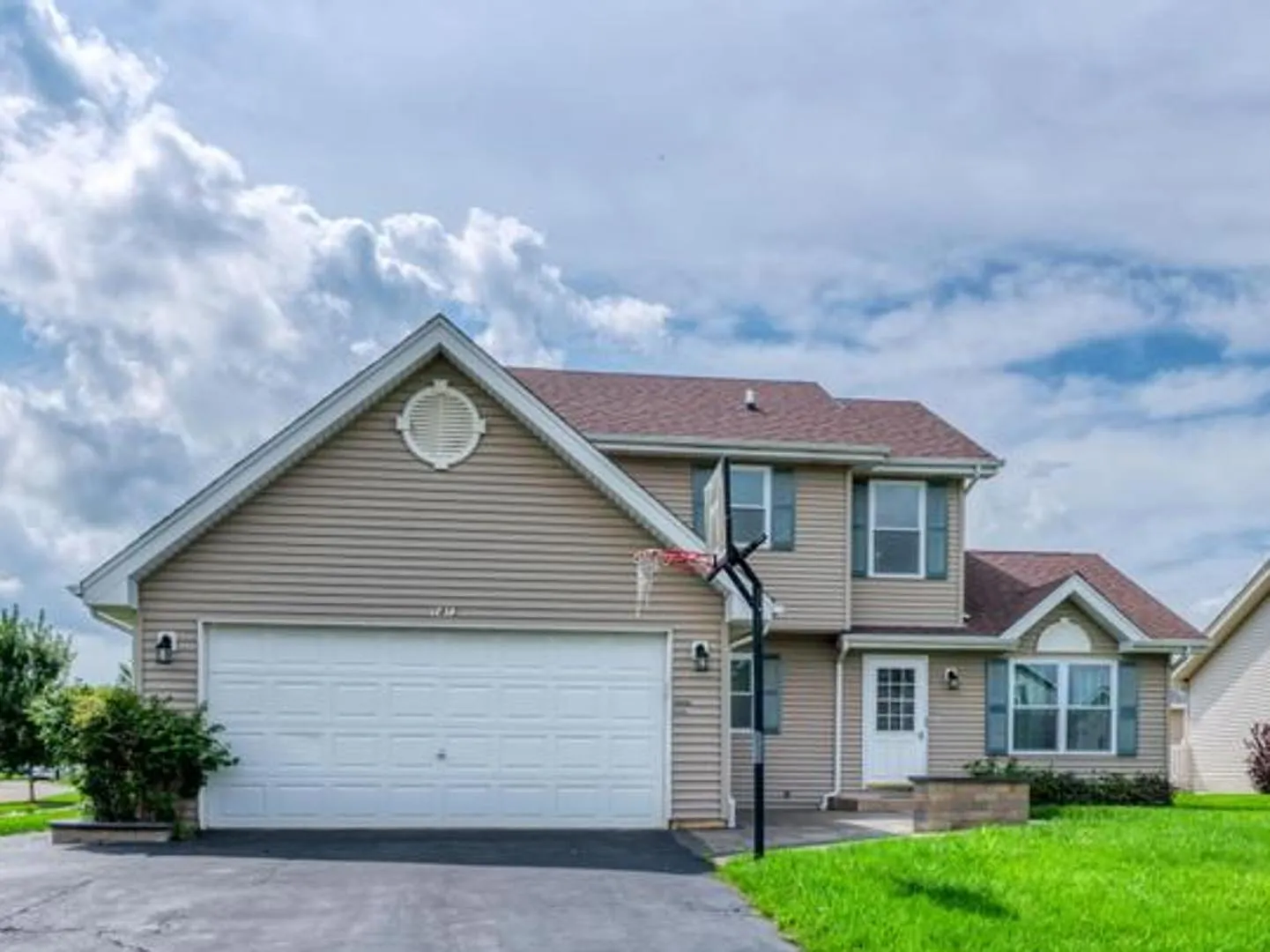 5 bed, 3.5 bath, 2622 sqft, $4,200 — Photo 1