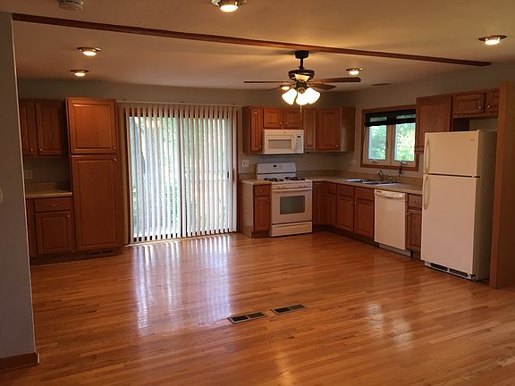 3rd image of 1035 Crescent Ct