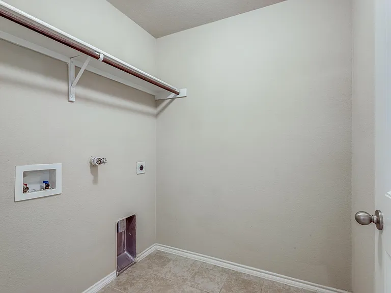 1309 Jasper Xing — Photo 13