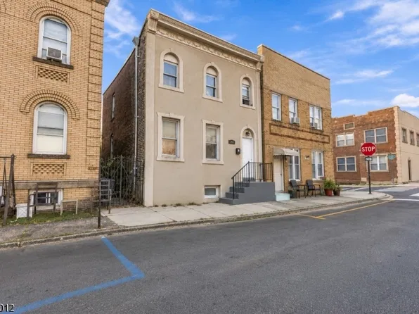 215 Macarthur Ave, Garfield City, NJ 07026