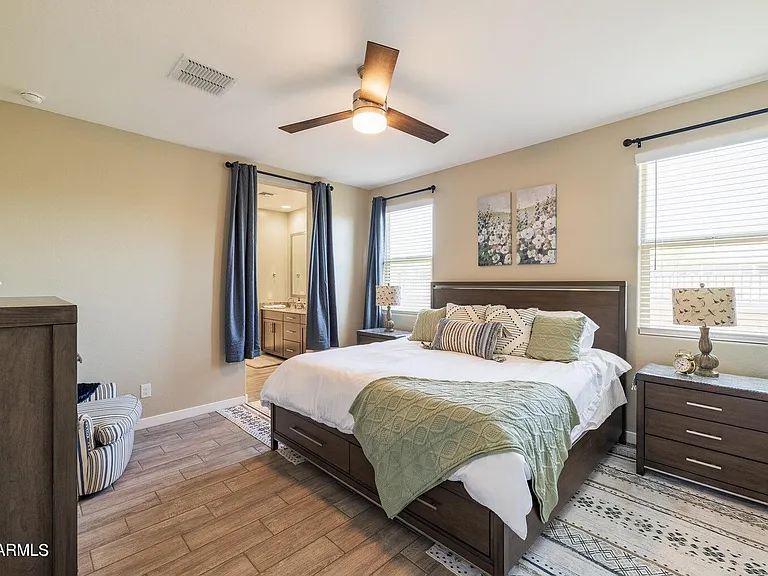 8924 W Solano Dr — Photo 8