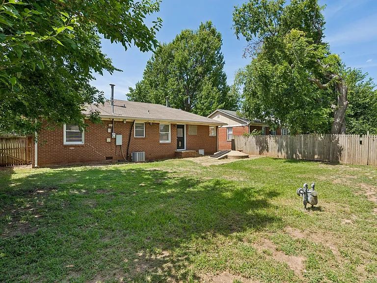 1603 Carlisle Ct — Photo 28