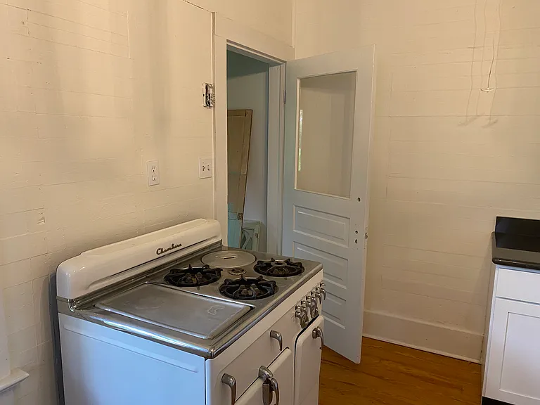 615 Lafayette St — Photo 13