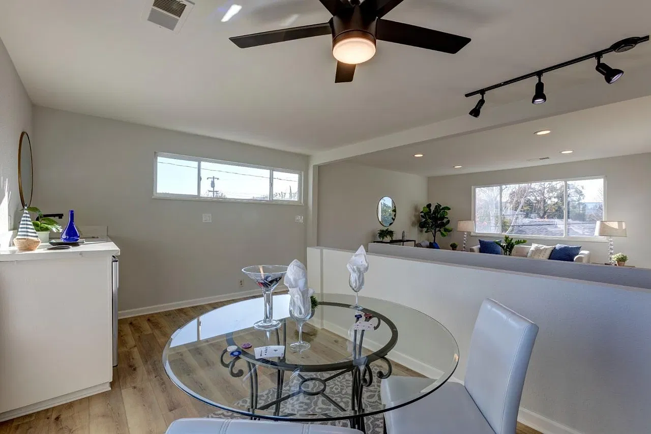 4 bed, 2288 sqft, $5,495 — Photo 2
