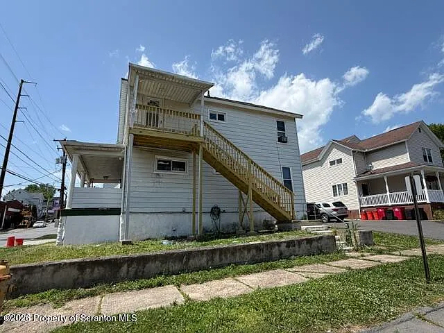 1 bed, 1.0 bath, 422 sqft, $1,050 — Photo 2