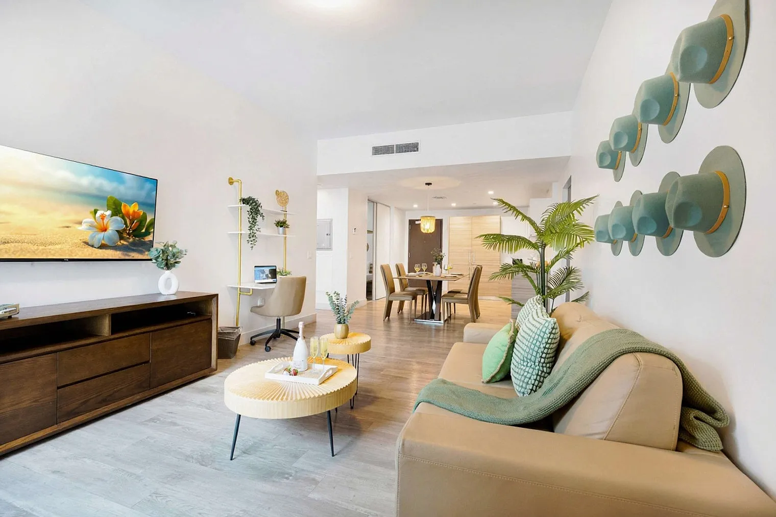 2 bed, 1.0 bath, 398 sqft, $3,609 — Photo 4