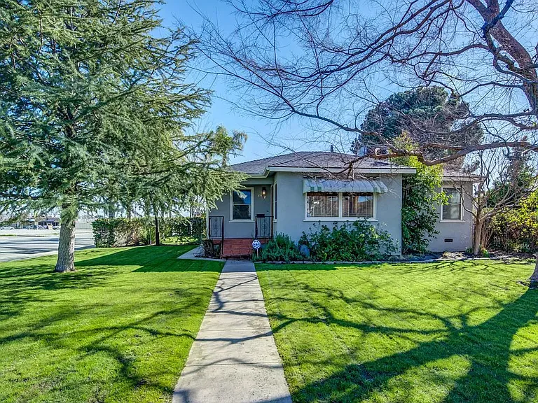 2930 Cedar St — Photo 3