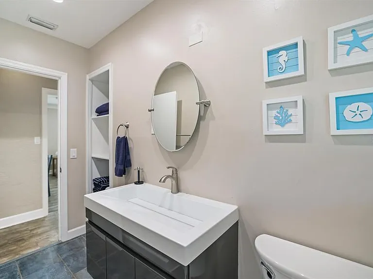 2126 Hyde Park St — Photo 19