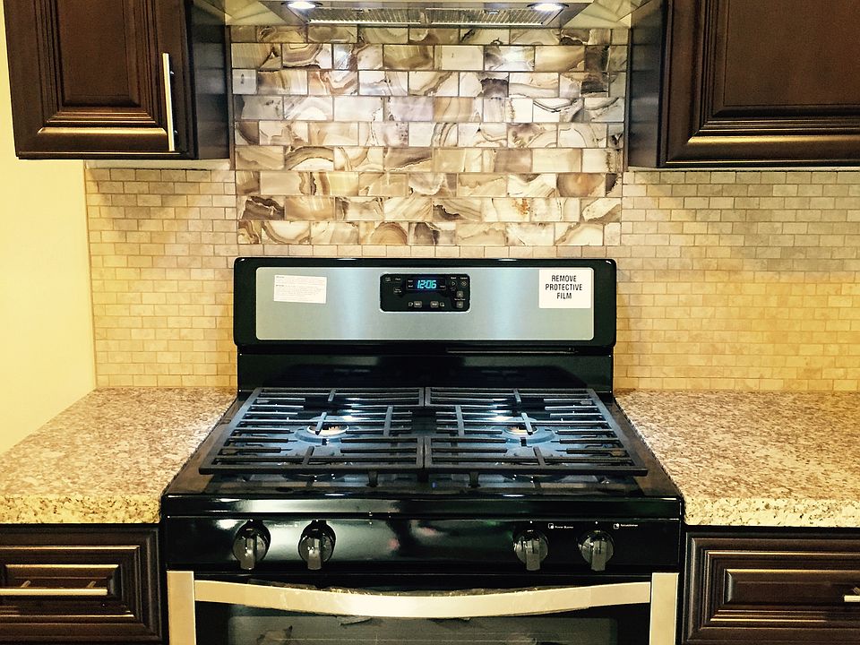 Stove backsplash