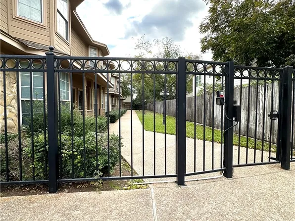 2009 S 10th St APT 2, Waco, TX 76706